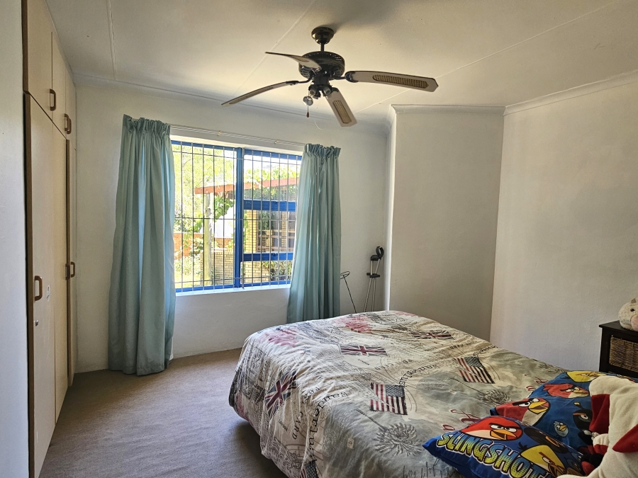 6 Bedroom Property for Sale in Wavecrest Eastern Cape